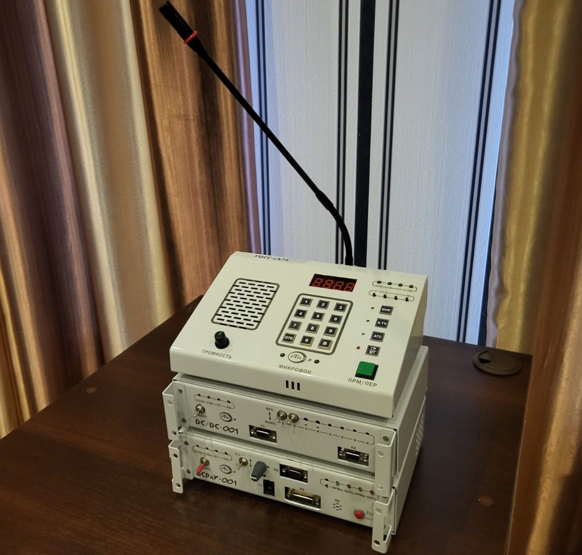 �����-001